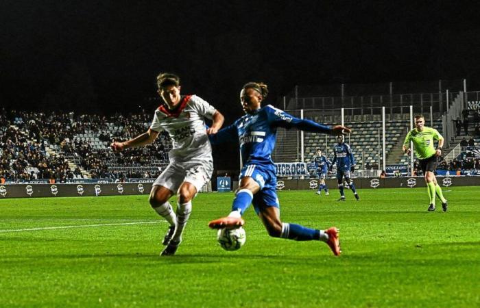 Dos rojas, una interrupción del partido y un solo punto para el FC Lorient en Bastia