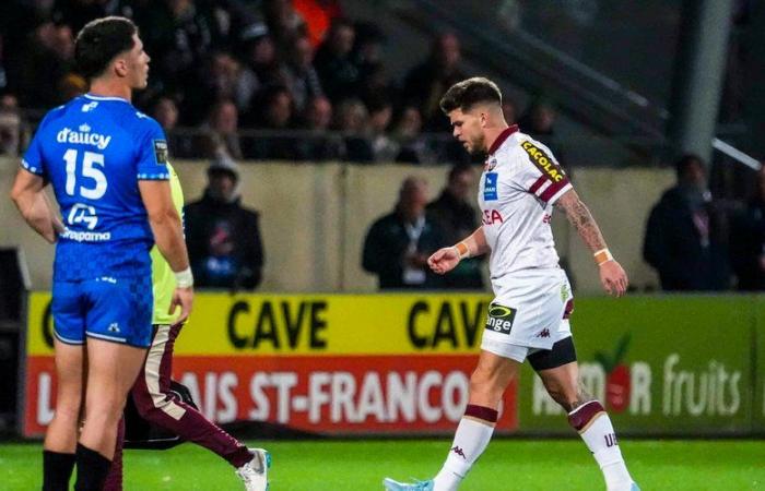 Top 14 – Matthieu Jalibert sale lesionado en la pierna al inicio del partido contra Vannes