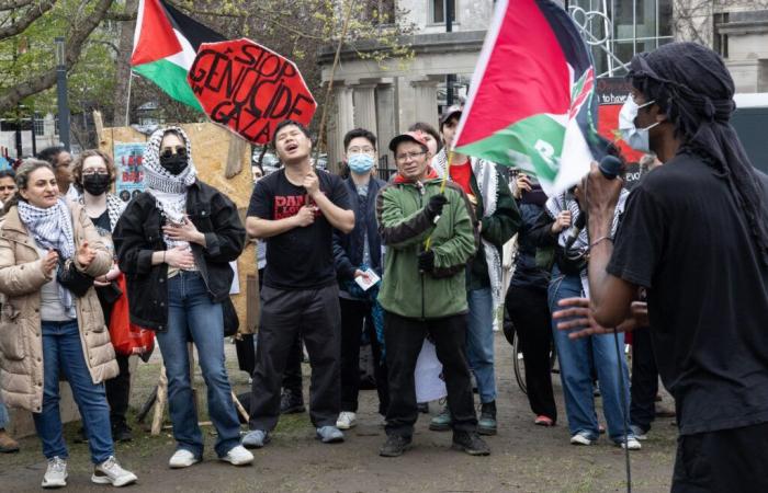 Manifestación pro-palestina en Montreal: los manifestantes queman una fotografía de Netanyahu