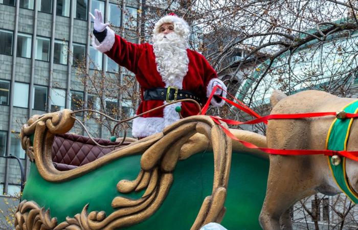 El desfile de Papá Noel deleita a los más pequeños en el centro de Montreal