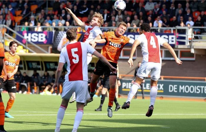 Encuentro de Holanda Septentrional con Jong Ajax en el Kras Stadium