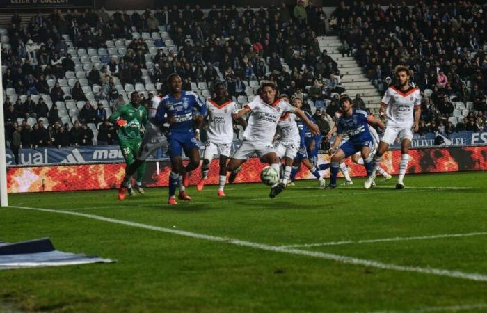 Bastia – Lorient: el partido interrumpido durante más de 35 minutos por proyectiles lanzados contra el árbitro asistente