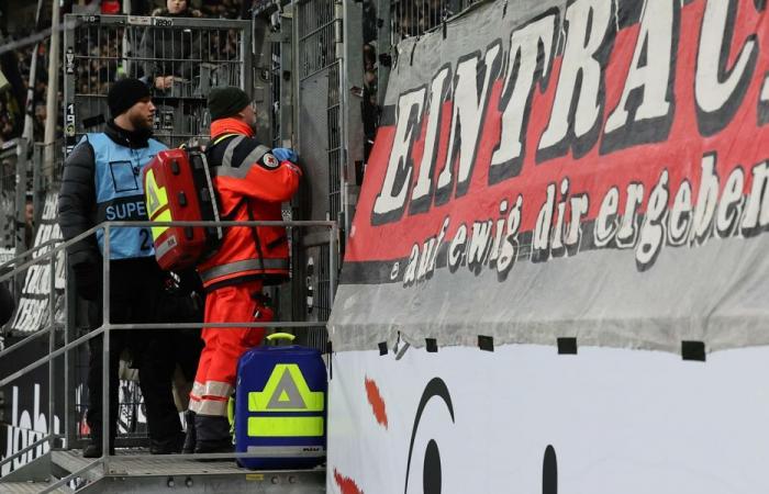 El fútbol pasa a ser un asunto menor: Emergencia médica en el máximo partido de la Bundesliga