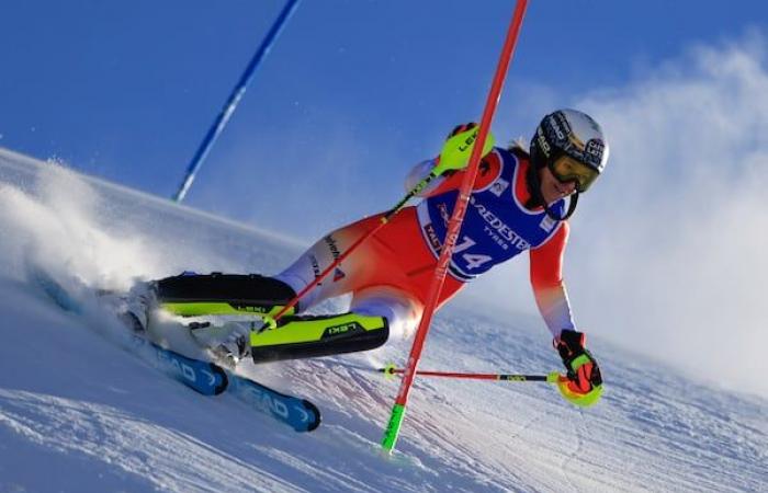 Shiffrin gana la Copa del Mundo de slalom y busca su victoria número 100 en Norteamérica