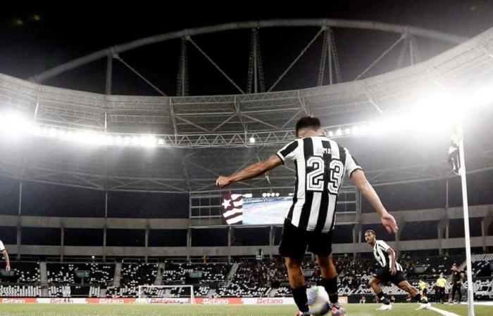 La afición del Botafogo se desespera tras el gol del Vitória