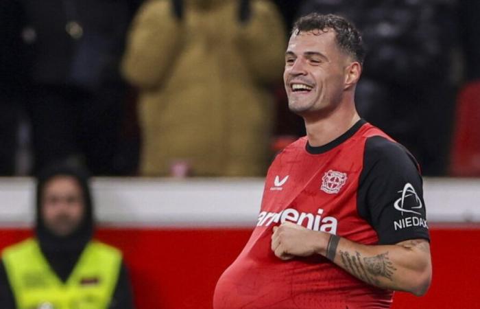 Granit Xhaka marca en la victoria del Leverkusen en casa