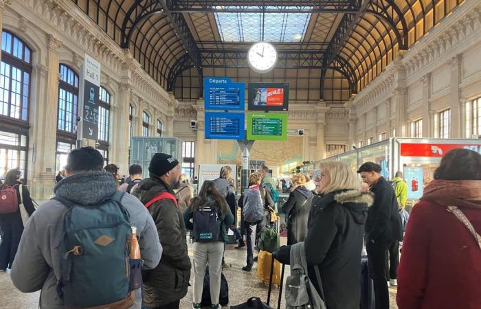 “Esperé en el frío”. Una noche difícil para los 300 pasajeros de un TGV Hendaya-Burdeos varado tras una avería