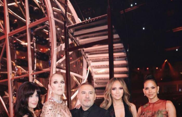 en el corazón de su impresionante espectáculo en Arabia Saudita con Céline Dion