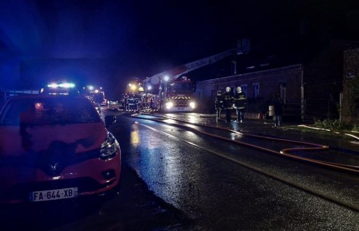 Incendio en la granja Duban, una familia evacuada