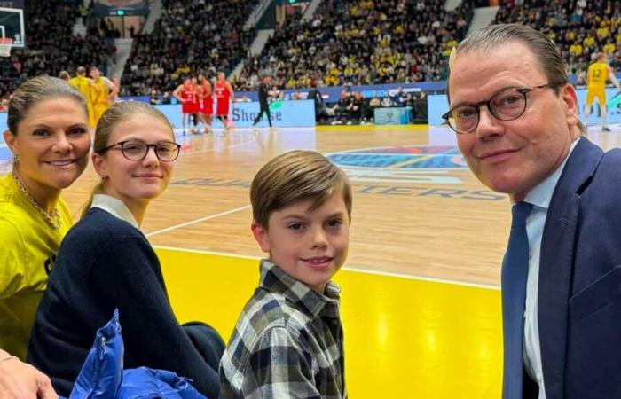 La princesa Estelle y el príncipe Oscar asisten a un tenso partido de baloncesto contra los campeones del mundo