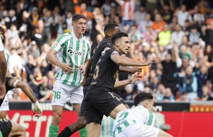 Tárrega, de las lágrimas por su pueblo a la pasión por el primer gol del Valencia tras la DANA