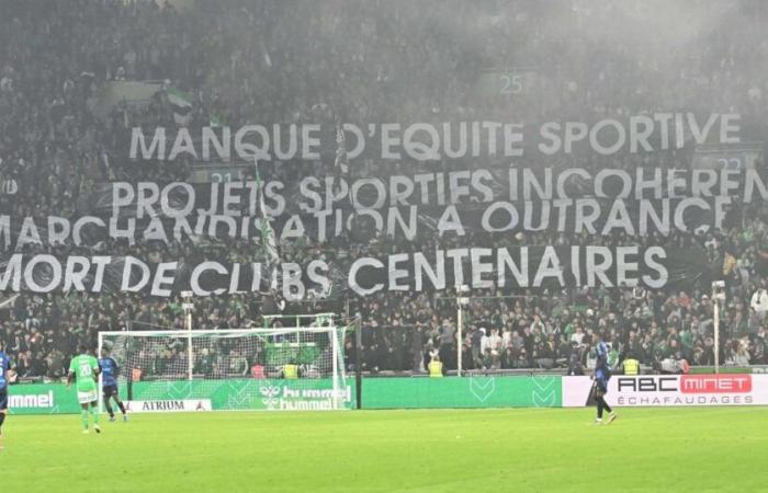 ustedes son los perritos de Qatar”, interrumpió brevemente Saint-Etienne-Montpellier para lanzar una pelota de tenis.