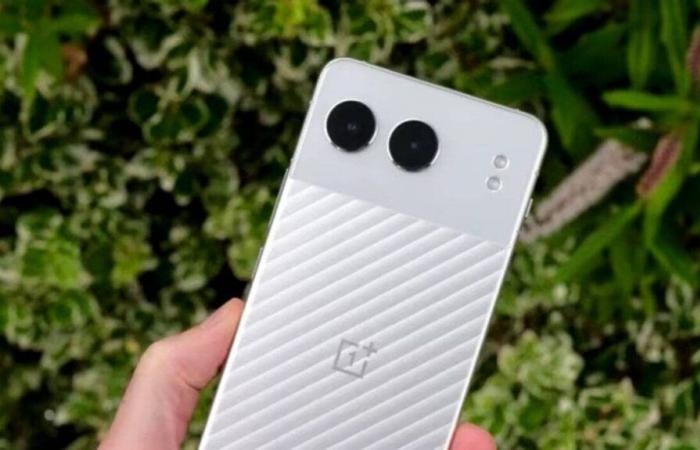 Este teléfono inteligente OnePlus con una calificación de 5 sobre 5 tiene un precio increíble y las acciones están cayendo en picado