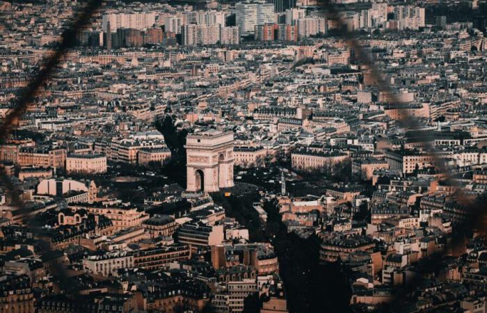 Esta famosa avenida parisina es una de las calles comerciales más caras del mundo.