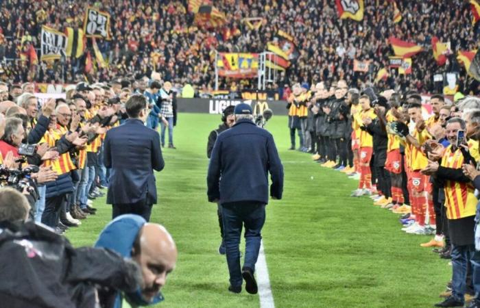 Guardia de honor, congregación especial, saque inicial… El RC Lens celebró a Gervais Martel