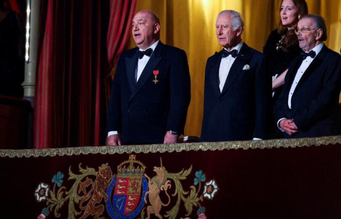 Carlos III retrouve Elton John au Royal Variety Performance