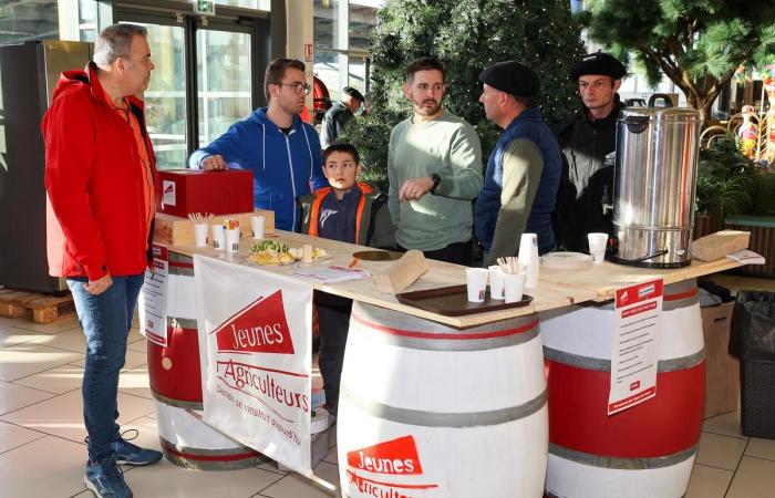 “Los consumidores deben comprender”, los agricultores en misión de sensibilización en el supermercado Sauveterre-de-Guyenne