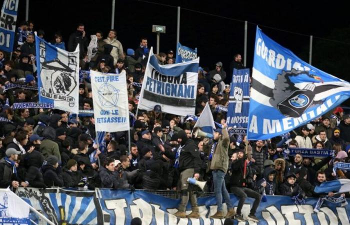 Bastia-Lorient interrumpido 35 minutos después de que le lanzaran proyectiles al árbitro asistente