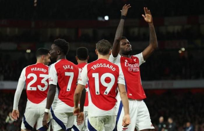 El Arsenal domina al Nottingham Forest y se acerca a un punto del City