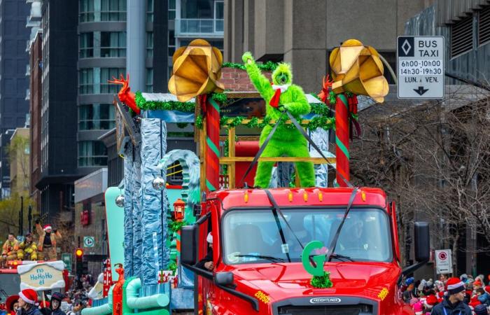 El desfile de Papá Noel deleita a los más pequeños en el centro de Montreal