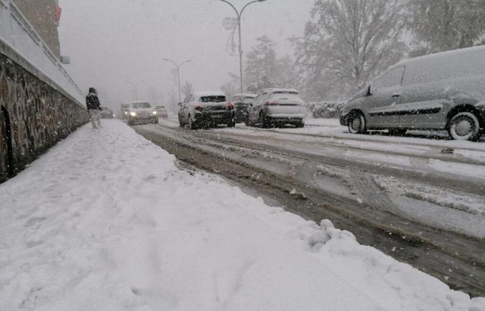 Vuelta a la normalidad en el tráfico, 9.400 viviendas siguen sin electricidad