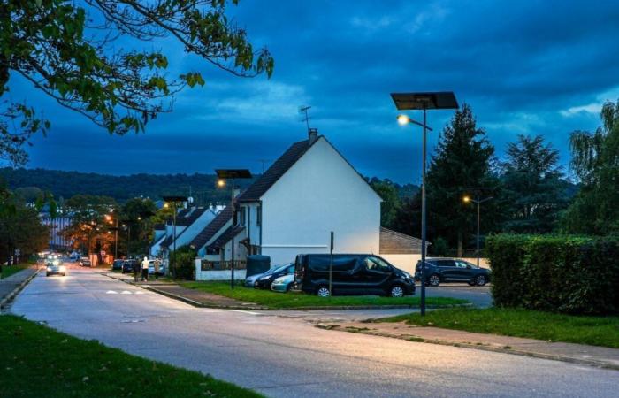 Esta ciudad de Sena y Marne mantiene su iluminación y pasa a la energía solar.