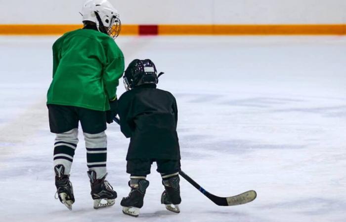 Más de 13.000 dólares al año para jugar al hockey: carta abierta de un exjugador de los Canadiens que se convirtió en padre de un joven jugador de hockey