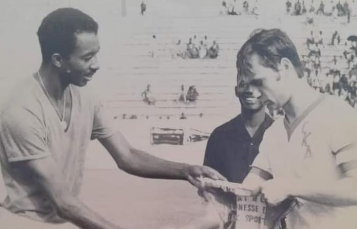 Fútbol-Muerte de Louis Camara: una leyenda del fútbol senegalés, símbolo de talento, elegancia y herencia