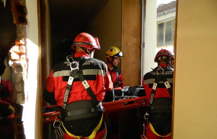 Arieja. Un adolescente cae desde 8 metros mientras hacía urbex en un solar abandonado de Lavelanet