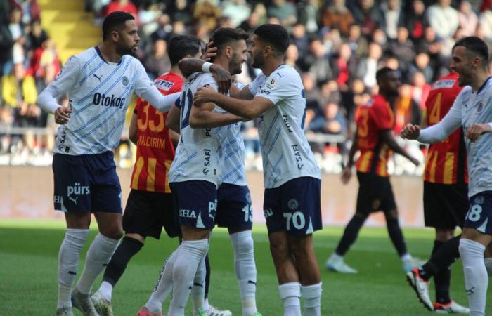 El Fenerbahçe no se equivocó en la carrera por la cima: lluvia de goles en Kayseri