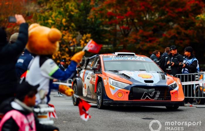 Hyundai se disculpa con Neuville después de recibir un golpe por el título en el WRC Rallye de Japón