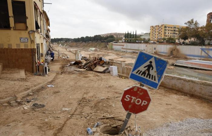 España: el techo de una escuela afectada por las inundaciones se derrumba y un trabajador muere