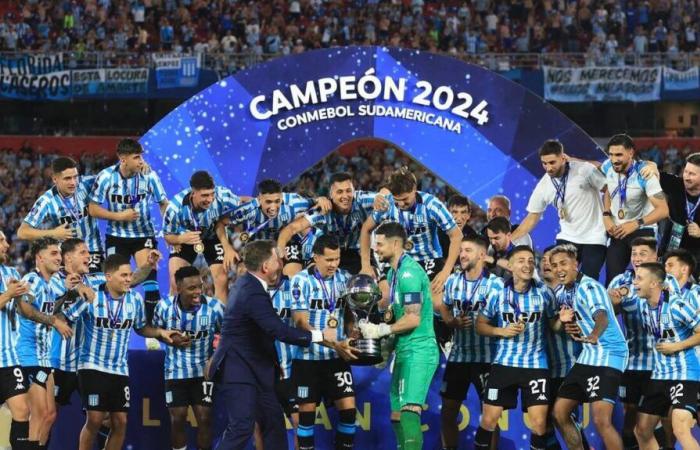 El estadio tembló bajo los saltos de la afición argentina.