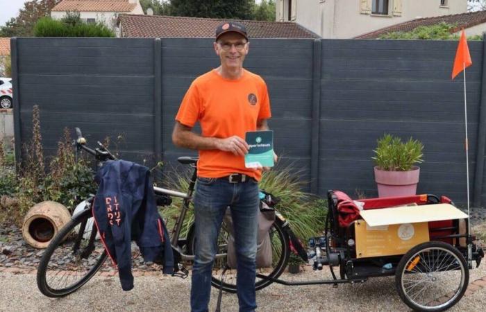 En Bignon, Phil en una bicicleta con la etiqueta “Répar’acteur”