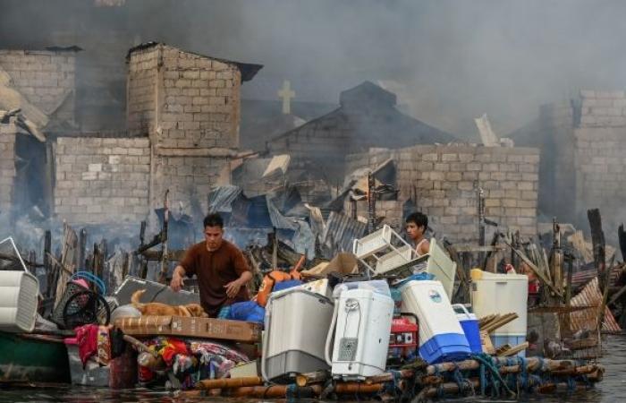 Cientos de casas calcinadas: un incendio arrasó un barrio marginal en Filipinas