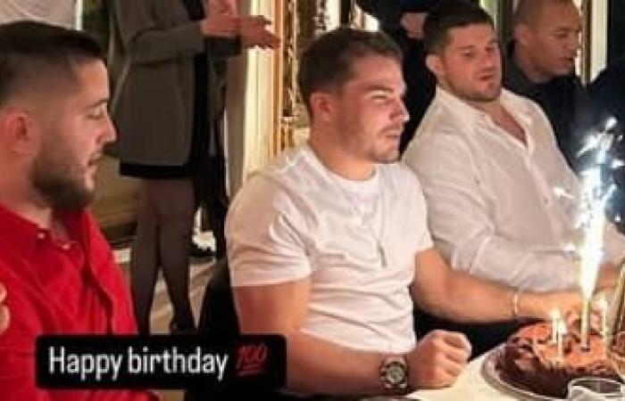 Imágenes del cumpleaños de Antoine Dupont, con la influencer Léna Situations, el rapero Oli y las estrellas del rugby