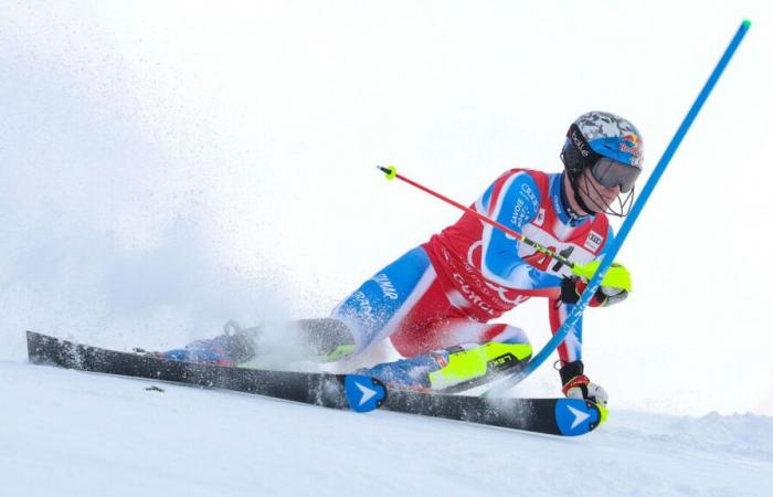 Esquí alpino: Clément Noël arrasa en la primera ronda del slalom Gurgl