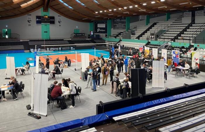 “Ayuda a romper el hielo”: en Poitiers, citas laborales en las canchas de voleibol