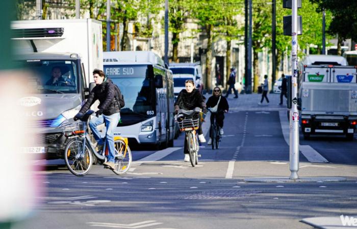 el ciclista es más rápido que el conductor del coche