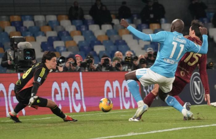 Serie A | Napoli 1-0 Roma: Lukaku arruina el debut de Ranieri y mantiene el primer puesto