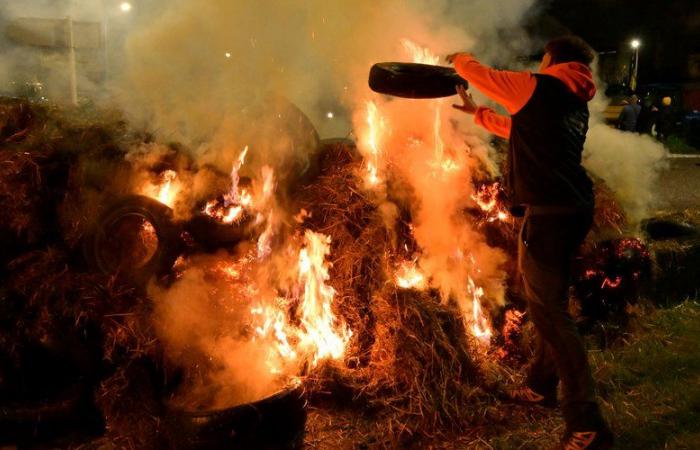 Ira de los agricultores: “Pasamos dos noches difíciles, dormimos a 0°C”… El bloqueo “de prueba” del puerto de Burdeos por la CR 47