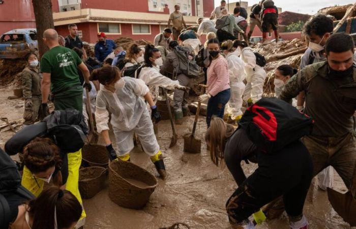 Un trabajador muere al derrumbarse el techo de una escuela afectada por las inundaciones – Libération