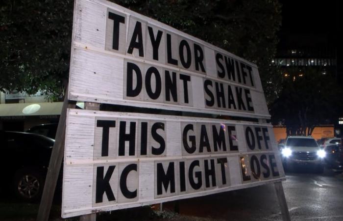 El letrero del restaurante de Charlotte menciona a Taylor Swift antes del juego Panthers-Chiefs