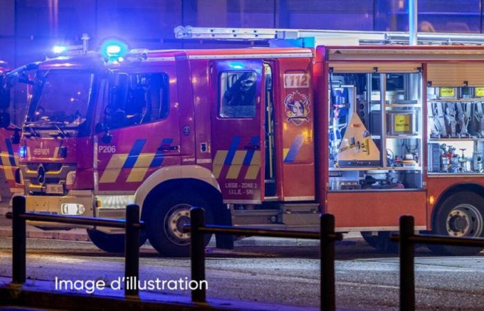 Una persona salvada anoche de su casa en llamas en Nivelles por los bomberos de Brabante: está sana y salva