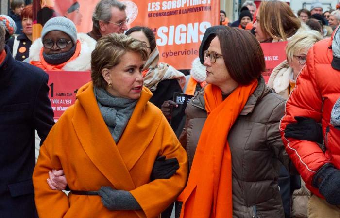 La Gran Duquesa María Teresa se manifiesta vestida de naranja para apoyar a las mujeres víctimas de violencia