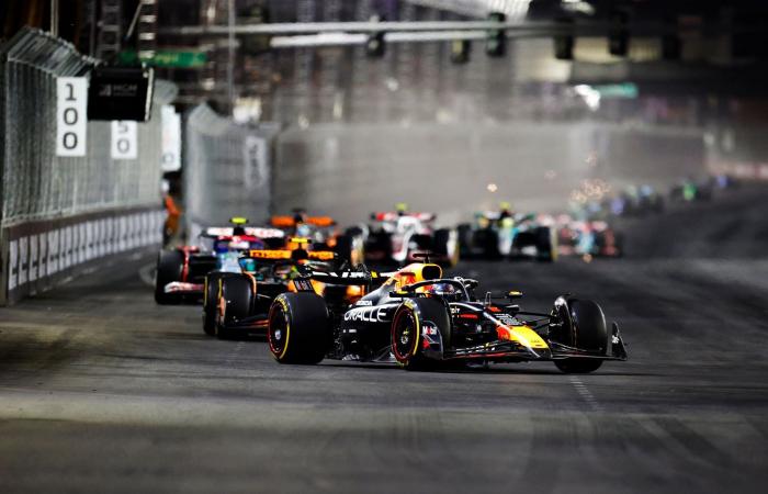 ¡Russell gana, Verstappen se titula!