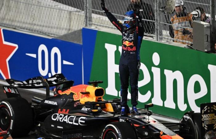 Verstappen se corona campeón del mundo de F1 por cuarta vez, el holandés iguala a Prost y Vettel