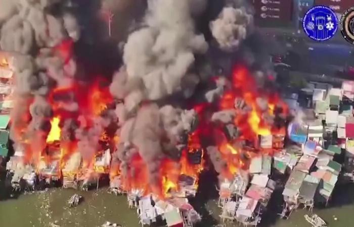 Imágenes aterradoras del incendio que arrasó cientos de viviendas en un barrio pobre de Manila