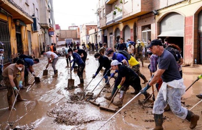 En Valencia, España, un trabajador que trabajaba en la restauración de una escuela tras las inundaciones muere al desplomarse el techo