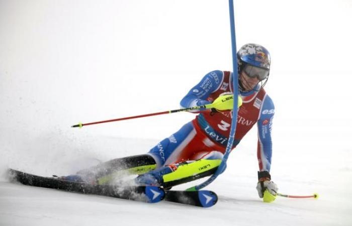 Clément Noël arrasa en la primera ronda del slalom Gurgl